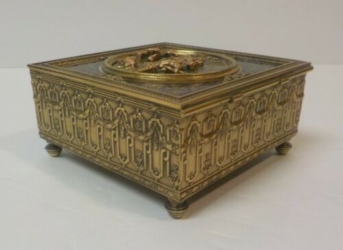 French Gilt Bronze & Enamel Jewelry / Dresser Box, Embossed Scene, c. 1890 - Picture 10 of 12