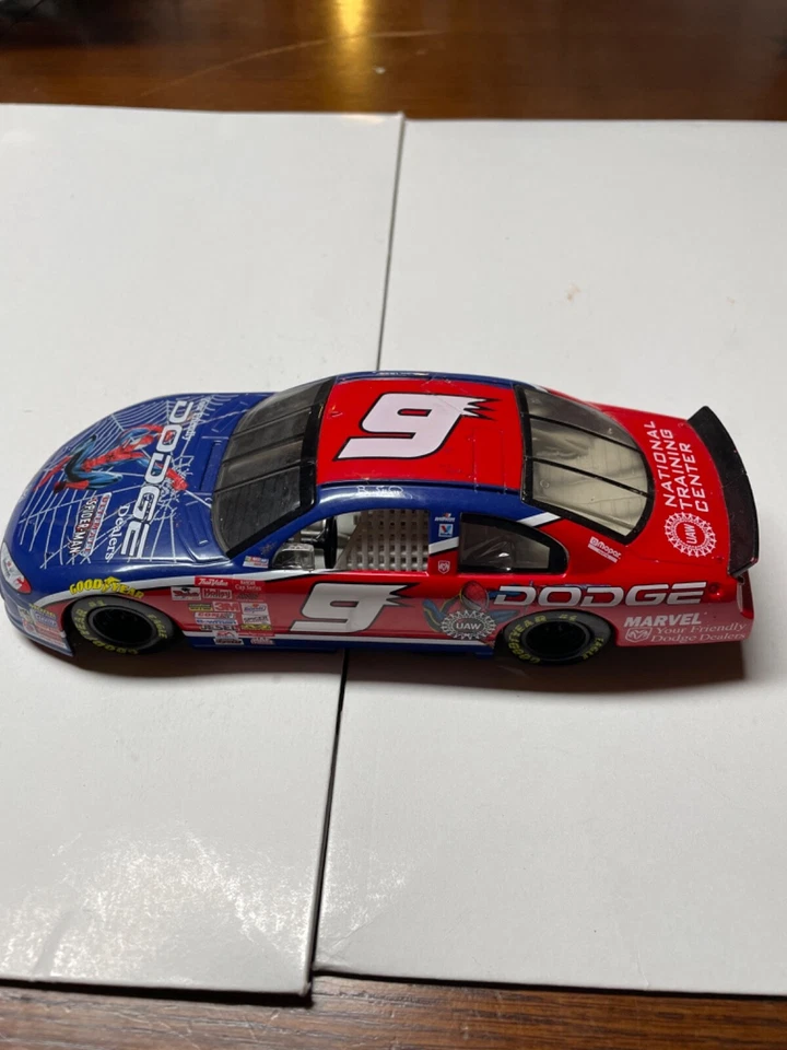 2001 Action Dodge Spiderman 1:24 die cast Bill Elliott #9 Nascar - Image 2 of 4
