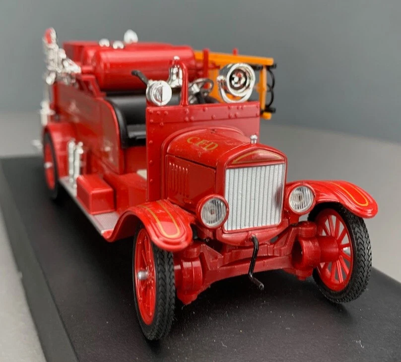 1/32 Signature Models Diecast 1926 Ford Model T Fire Truck Chicago 32313 D0102 - Image 3 of 4