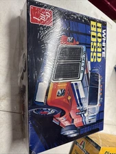 WHITE ROAD BOSS SEMI TRUCK, SEALED , VERY NICE !!