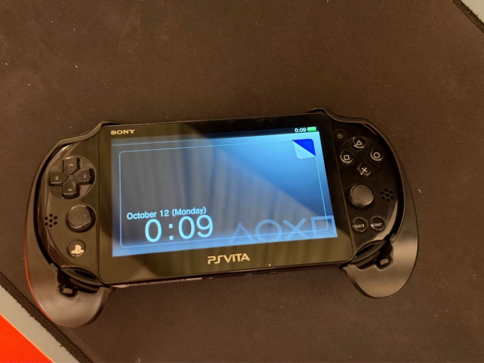 Sony PS Vita Slim PCH-2003 Black Console + Official 8GB Memory Card (Used), photo 3 of 5