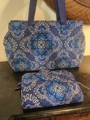 Vera Bradley Traveler Set. Essential Tote Bag, Cosmetic Bag. Extremely Beautiful