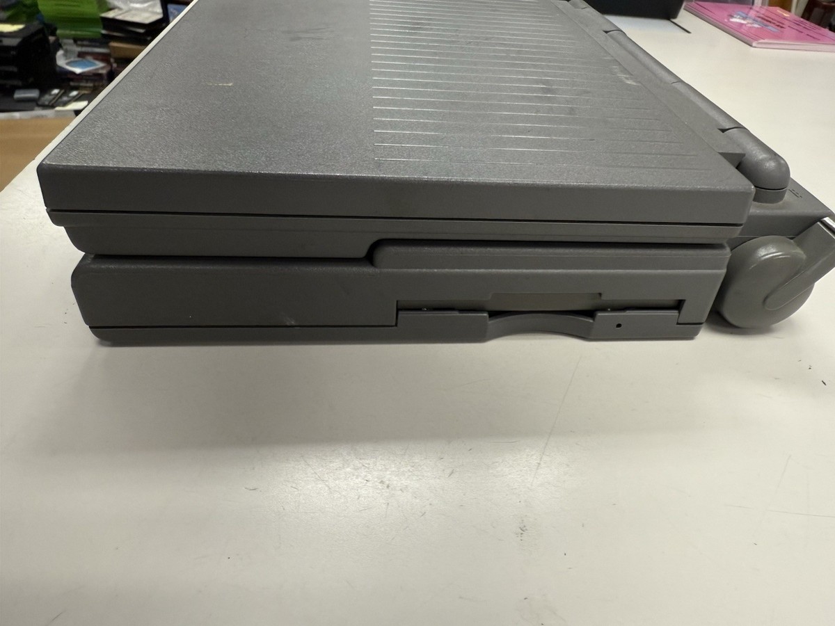 Apple Macintosh PowerBook 145B Vintage Rare - Powers on but no