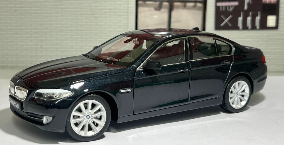 BMW 535i Black 5 Series F10 Saloon 24026W Welly Detailed 1:24 Scale Model BNIB - Image 2 of 4