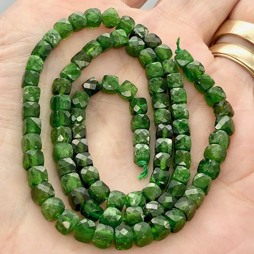Chrome Diopside Cube Bead Strand | 4mm | Green | 95 Bead(s) | - Picture 2 of 12