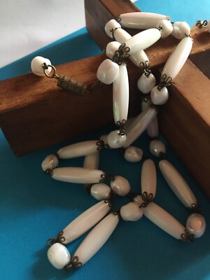 Collier Ancien Long En Perles De Verre Blanches Flammées - Style Vintage - Occasion Bon état