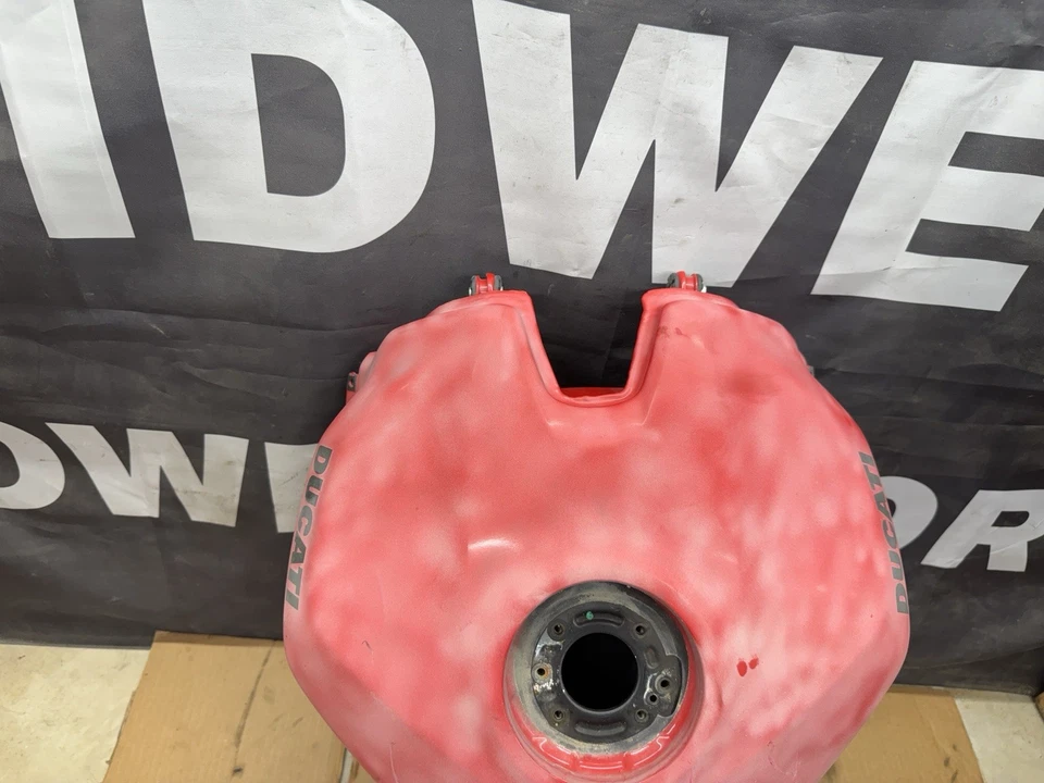 Ducati Streetfighter V2 2023 20-24 tanque de gasolina gasolina Foto 2 de 4