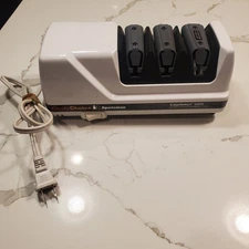 CHEFS CHOICE EDGE SELLECT#120 S 3-STAGE SELDOM USED CONDITION WHITE AS PICTURED