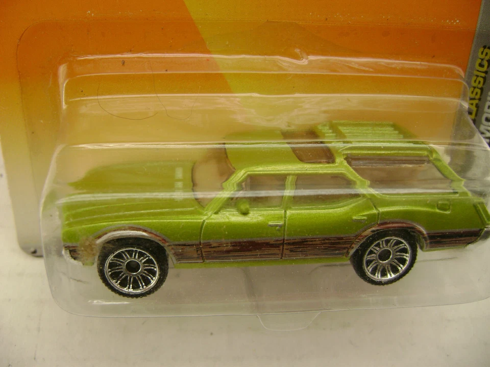 2009 MATCHBOX SUPERFAST HERITAGE CLASSICS #1 71 OLDSMOBILE VISTA CRUISER NEW ON - Image 2 of 4