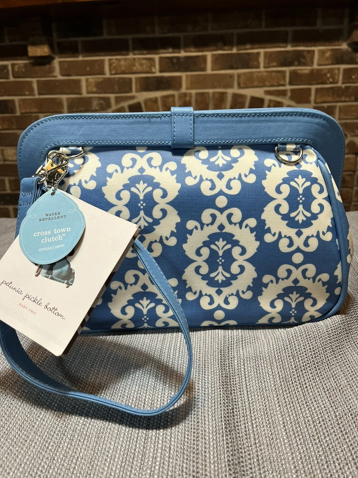 NOVO!  Bolsa Cross Town Clutch Petúnia Pickle Bottom Idílica Ibiza Azul Revestida - Imagem 3 de 4