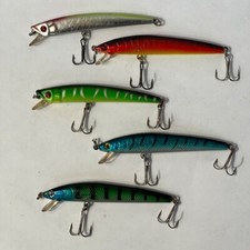 Lot of 5 Floating 4" Red Blue Green Minnow Fishing Lures 2 Hooks Nose Tie D7