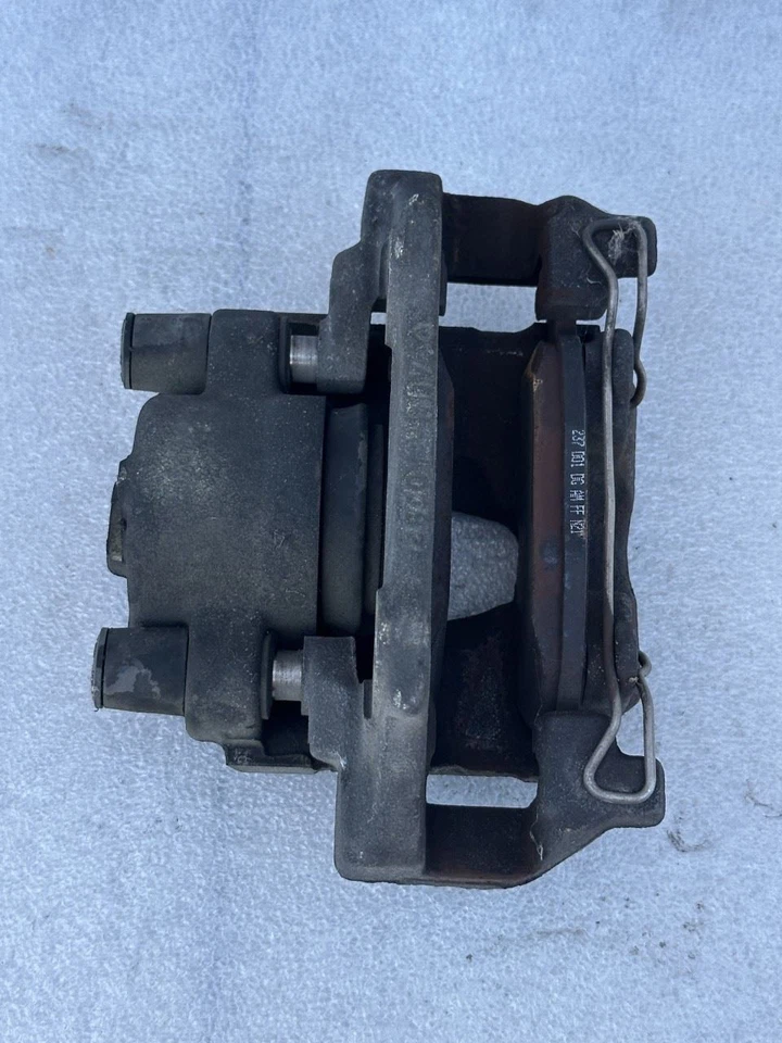 2003 JAGUAR XK8 ЛЕВЫЙ СО СТОРОНЫ ВОДИТЕЛЯ ЗАДНИЙ ТОРМОЗ СУППОРТ - Изображение 2 из 4