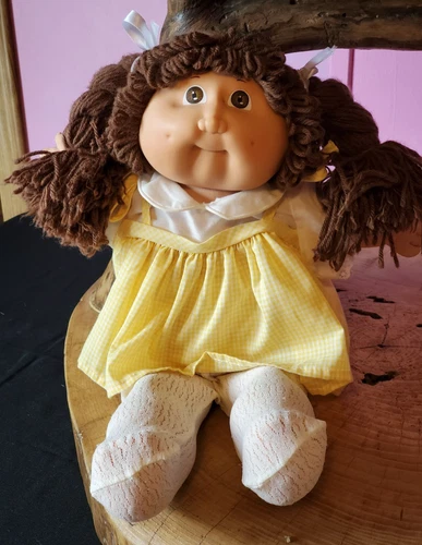 Vintage 1985 Cabbage Patch Kid Brown Hair Brown Eyed Girl.