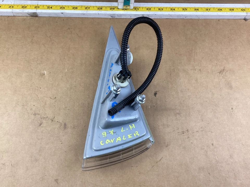 Chevrolet Cavalier 1995-1999 luz de señalización de giro en la esquina del lado izquierdo del conductor Foto 4 de 4