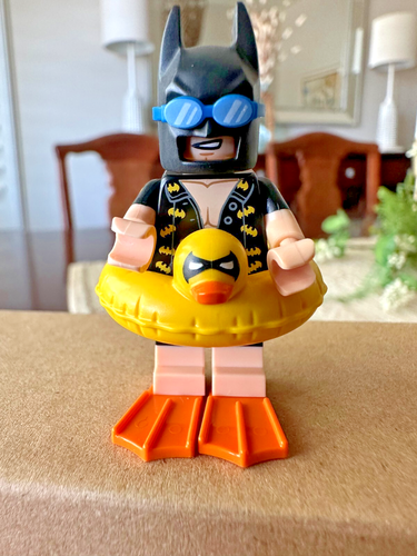 The LEGO Batman Movie VACATION BATMAN Series 1 Minifigure 71017-5 Retired