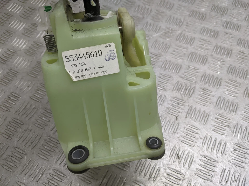 ALFA ROMEO 159 JTDM 16V 4DR SALOON 2008 GEARSTICK  - Image 3 of 4