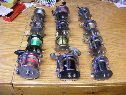 Beautiful Vintage Set of 12 Various Bait Casting Reels all Cleaned and Spooled - Picture 2 of 15
