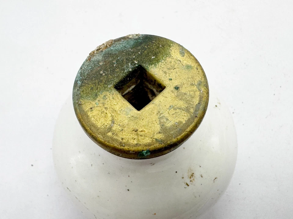 VINTAGE PORCELAIN BRASS DOOR KNOB WHITE CERAMIC ANTIQUE FITTING HARDWARE - Image 4 of 4