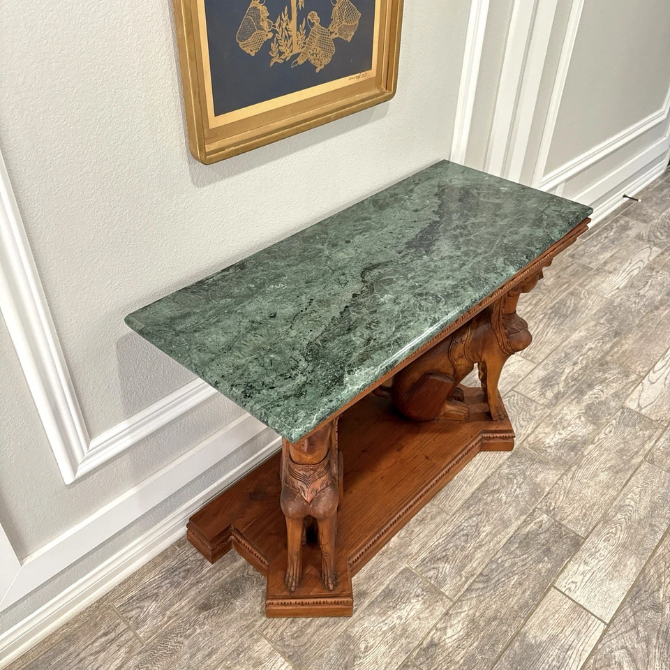 Antigua mesa de pared neoclásica de madera tallada con base de pilares de esfinge y tapa de mármol Foto 2 de 4