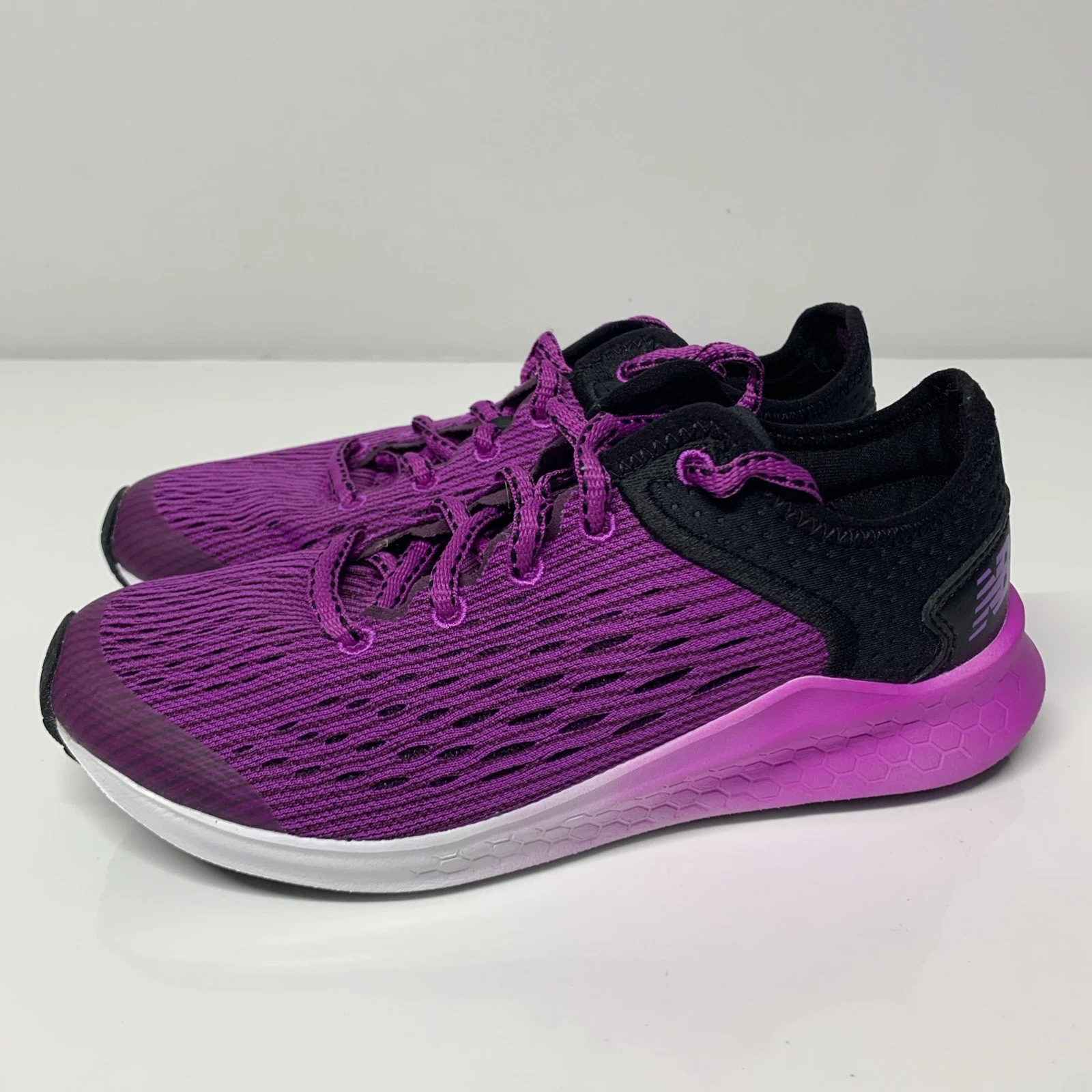 Nuovo senza scatola Youth taglia 2 5 largo W New Balance schiuma fresca veloce ragazze viola YKFSTTP