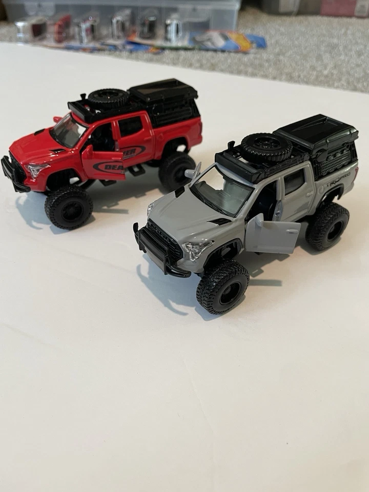 Toyota Tacoma TRD PRO Maisto 2022 pacote com 2 escala 1/52 - Imagem 3 de 3