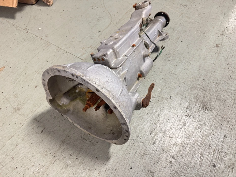 Triumph TR4A TR250 TR6  4 Speed Gearbox OEM PN V2947 - Image 2 of 4