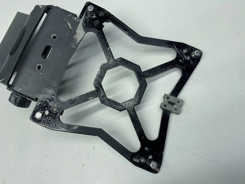 Soporte matrícula Triumph Speed Triple 1050 numberplate (2) 06' Foto 3 de 4