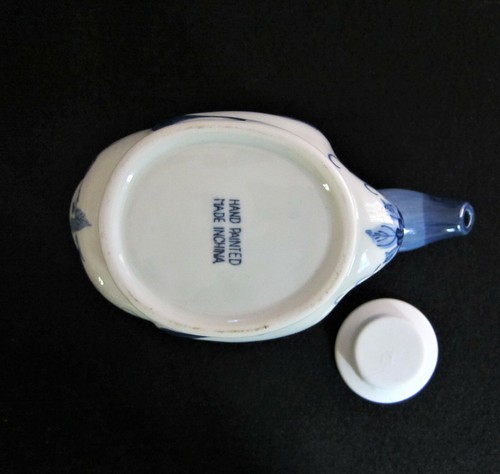 Decorative Duck Teapot & Lid Blue on White China Hand Painted 16 fl oz. - Picture 7 of 12