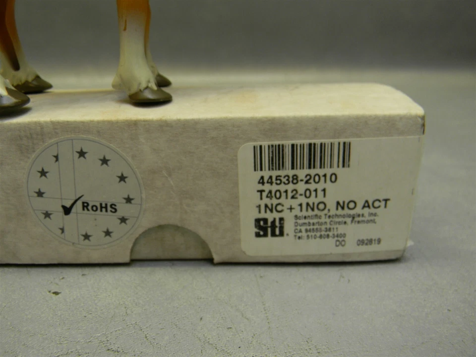 Interruptor de seguridad Scientific Technologies STI T4012-011 NUEVO Foto 2 de 4