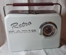 RETRO LUNCHBOX RADIO THE SILVER CRANE COMPANY LTD DECORATIVE TIN Wine & Cream In