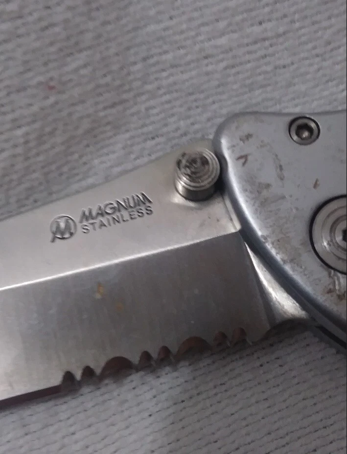 Cuchillo Plegable Magnum Cuchillo de Bloqueo Inoxidable Plateado y Negro Industrial con Clip Foto 4 de 4