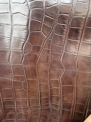 Echtleder mit Krokodildruck, Farbe Bordeaux Lila, 1,2 mm 120 x 105 cm