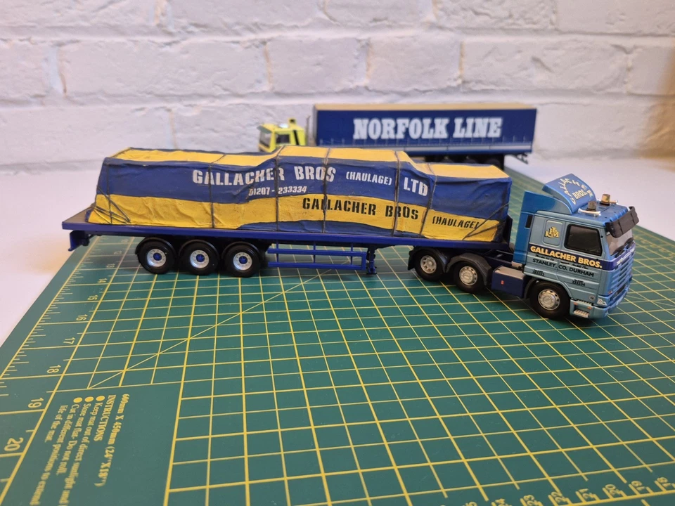 Corgi - Scania 113 Flatbed & Canvas Load - Gallacher Bros - CC14807 - Mint/New - Image 4 of 4