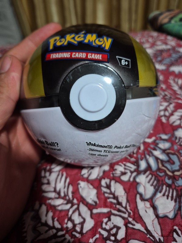 Pokémon Ultra Ball Pokeball Tin with 3 Pokemon Booster Packs L25 - NEW SEALED