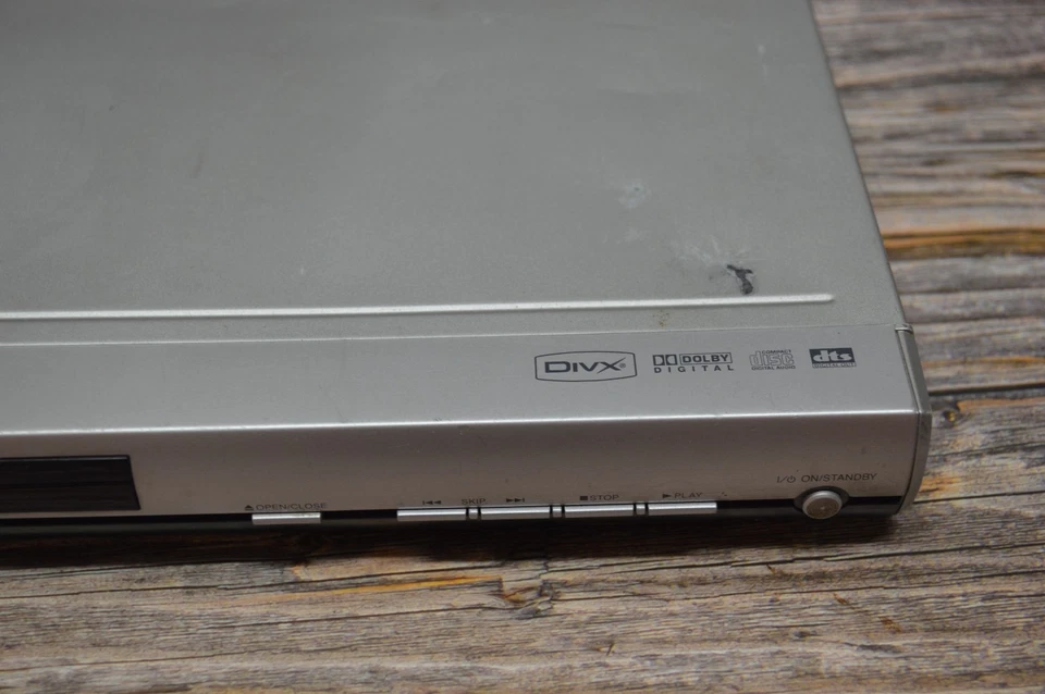 Toshiba SD-3990SU DVD Player Digital Cinema Progressive Dolby Digital DIVX DTS - Image 3 of 4