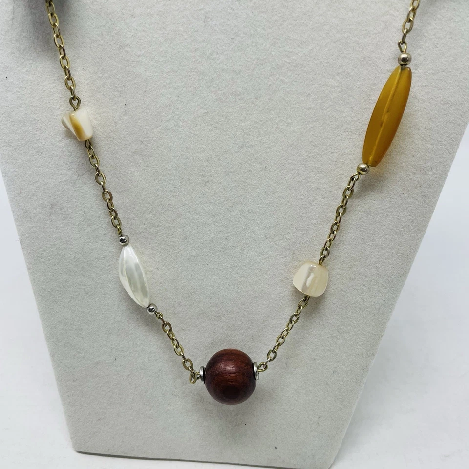 Collar de cadena con cuentas de madera en marrón Cookie Lee tono dorado para mujer Foto 3 de 4