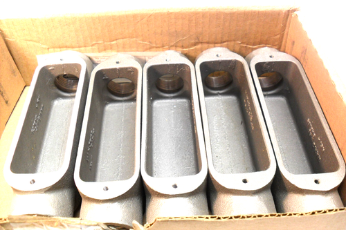 QTY 5 - Crouse-Hinds C39, Aluminum 1" Rigid Conduit Outlet Body New in Box - Picture 6 of 6