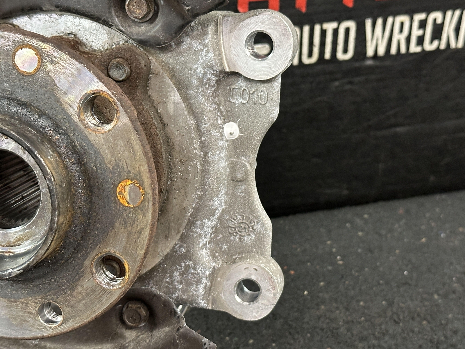 17-22 MASERATI QUATTROPORT REAR DRIVER LEFT LH SPINDLE KNUCKLE
