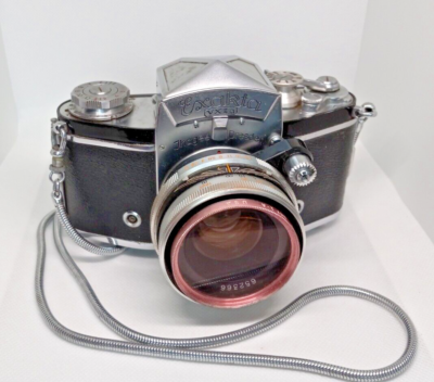 Vintage Jhagee Dresden Exakta Varex IIa Camera, leather case
