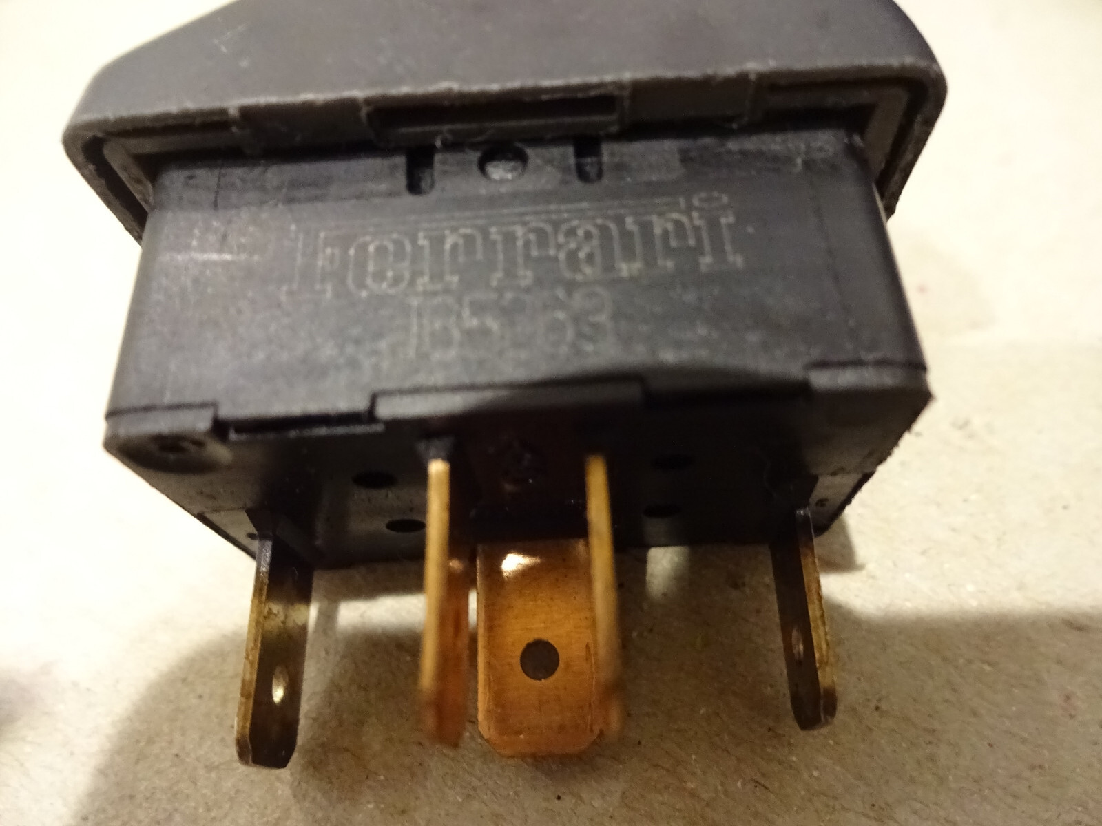 Ferrari 355 Spider - Seat Adjustment Push Button Switch - P/N 165263