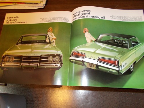 1967 Dodge Polara/Monaco Deluxe 24-page Sales Catalog - Picture 5 of 7