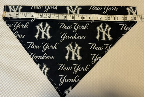 MLB NY Yankees Pet Dog/Cat Bandana Fits Over Collar Size X-LG 16.5”W x11”L Note - Picture 2 of 4