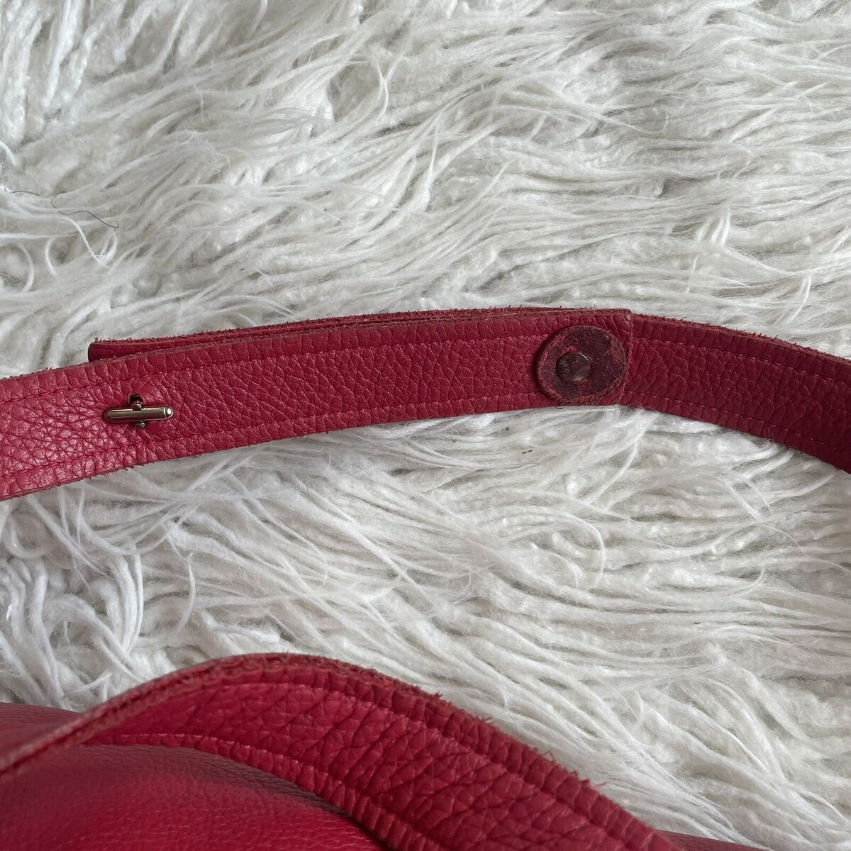 Catherine Loiret Red Pebble Leather Oblong Convertible Catherine Loiret Red Pebble Leather Oblong Convertible