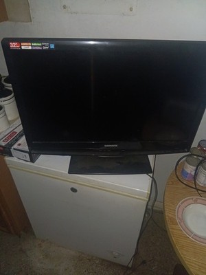Magnavox 32in LCD Flat Screen HDTV 720p Black HDMI Component Composite