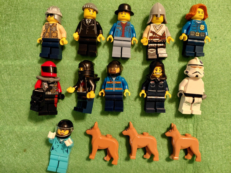 LEGO Lot of 14 Assorted Mini Figures - dogs etc