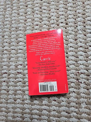 Stephen King Carrie Paperback Book - Foto 2 di 2