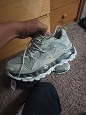 Skechers Uno Chaos Sage Women Athletic SneakersSAGE Size 9 w in mens is size 8