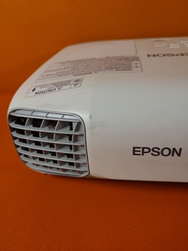 Przenośny projektor Epson PowerLite X17 XGA 3LCD z pilotem *1040 godziny* - Zdjęcie 5 z 13