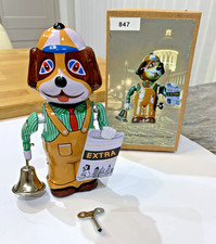 ZC142:  TINPLATE CLOCKWORK VINTAGE STYLE - DOG NEWS PAPER SELLER  MODEL MS 362