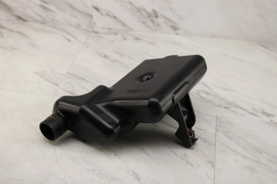 03-07 INFINITI G35 VQ35DE MONTAJE DE CAJA DE RESIGNADOR DE ADMISIÓN DE AIRE INFERIOR OEM Foto 3 de 4